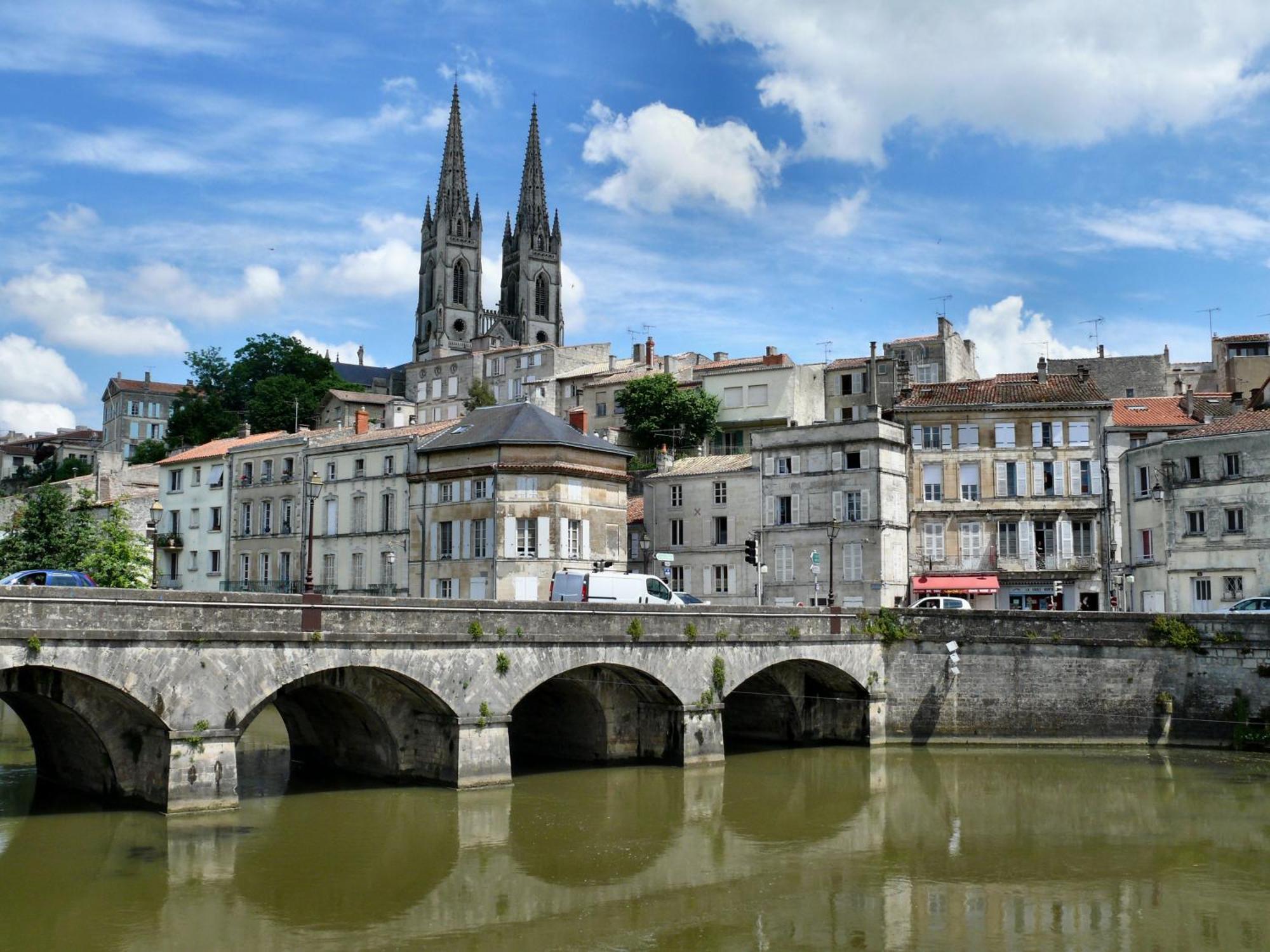 Appartement Lumineux, Wi-Fi Et Parking Prive Niort Esterno foto